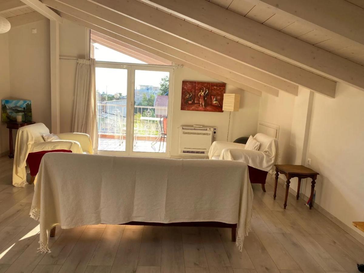 Sunny Apartment With Mountain View Pátra Eksteriør bilde